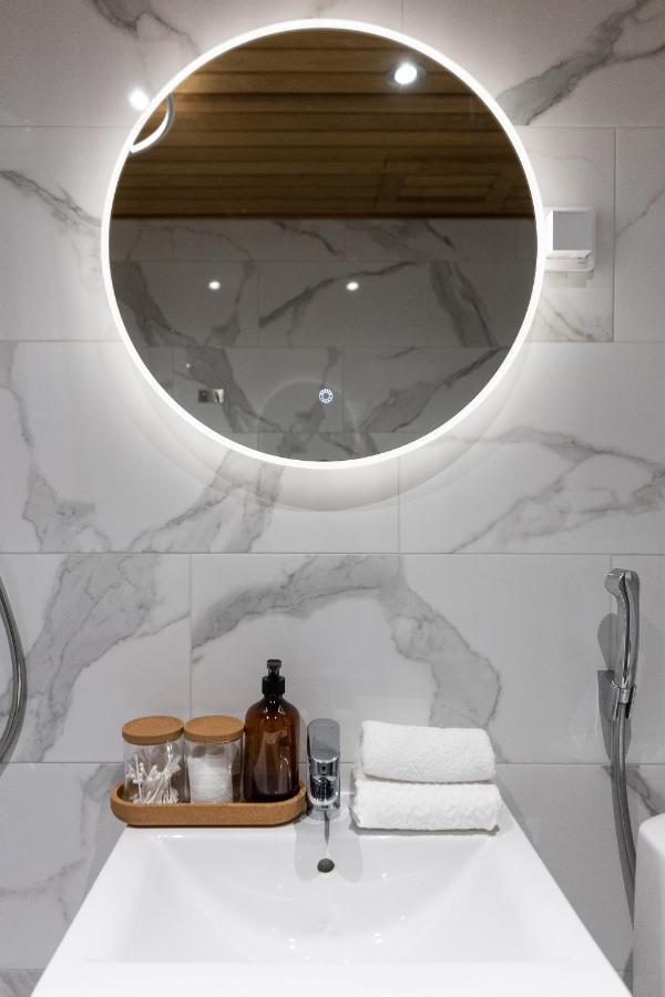 Arctic Night City Suite Рованиеми Экстерьер фото